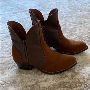 American Eagle booties